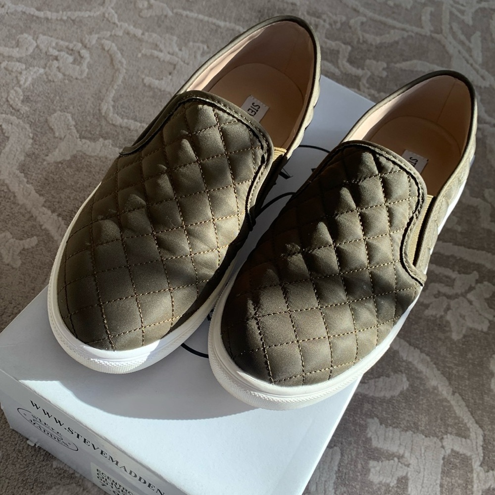 Women Steve madden slip on sneakers